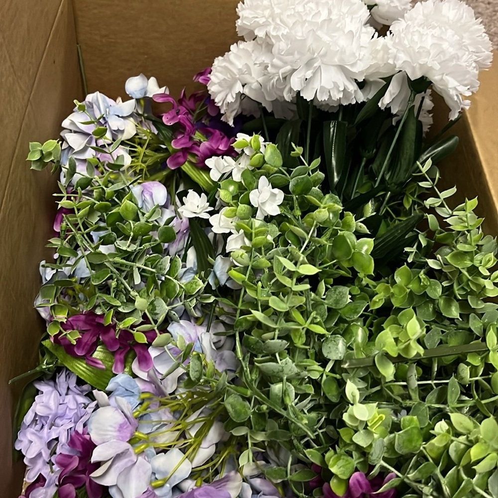 Fake floral decoration 

Premade bouquets, loose flowers, and garlands